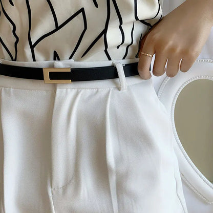 1 unidade de terno com cintura fina para decoração versátil feminina. Um cinto preto elegante com um vestido, suéter, cintura acima