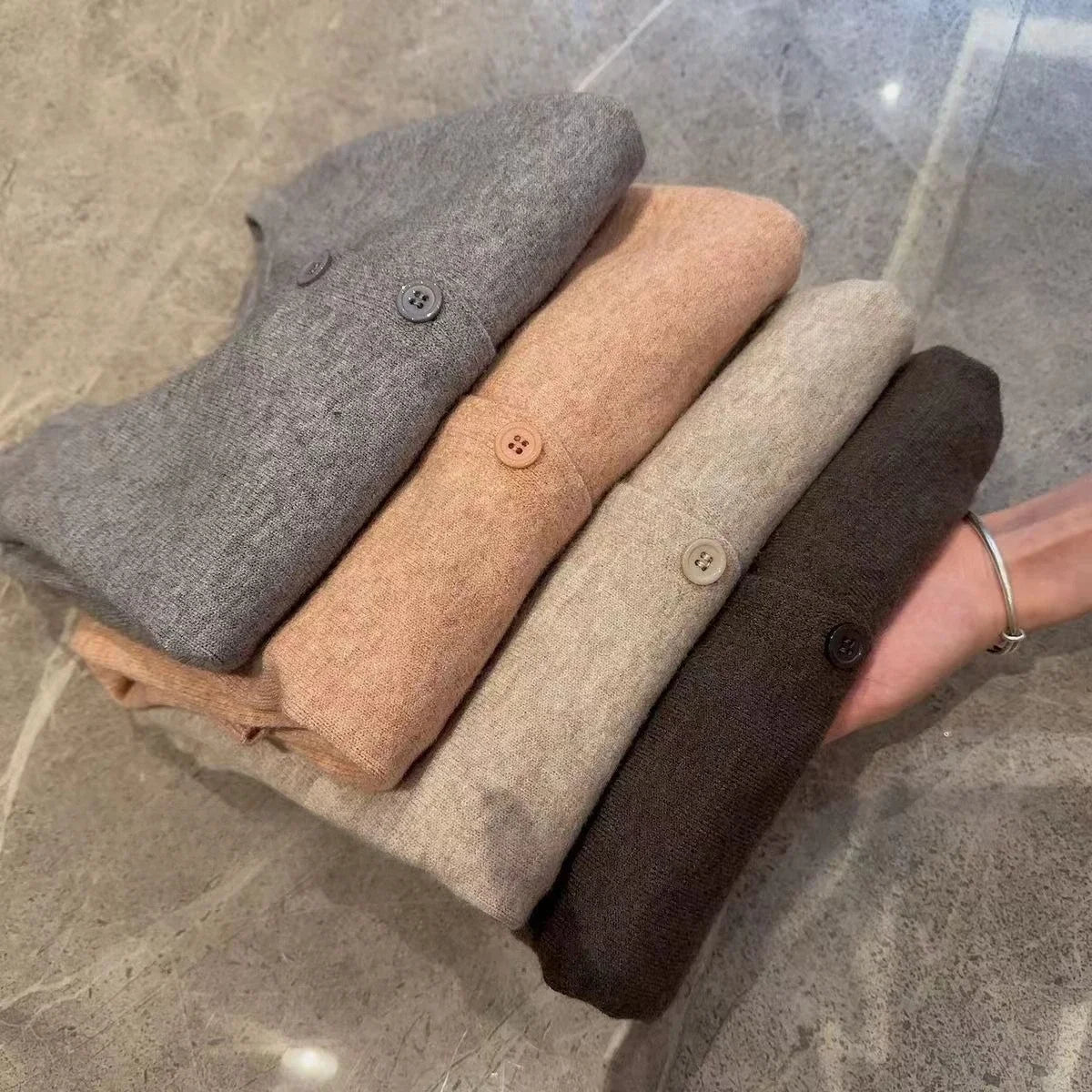 2025 nova moda feminina lã malha solta curto camisola de caxemira em torno do pescoço quente coreano sle casual camisola feminina topo coagulação