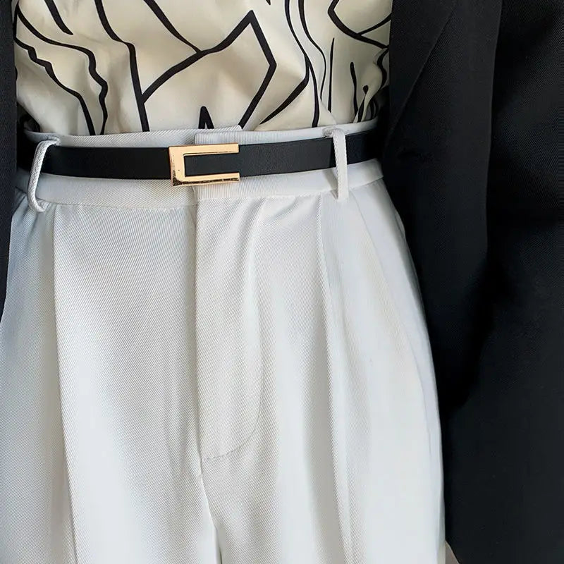 1 unidade de terno com cintura fina para decoração versátil feminina. Um cinto preto elegante com um vestido, suéter, cintura acima